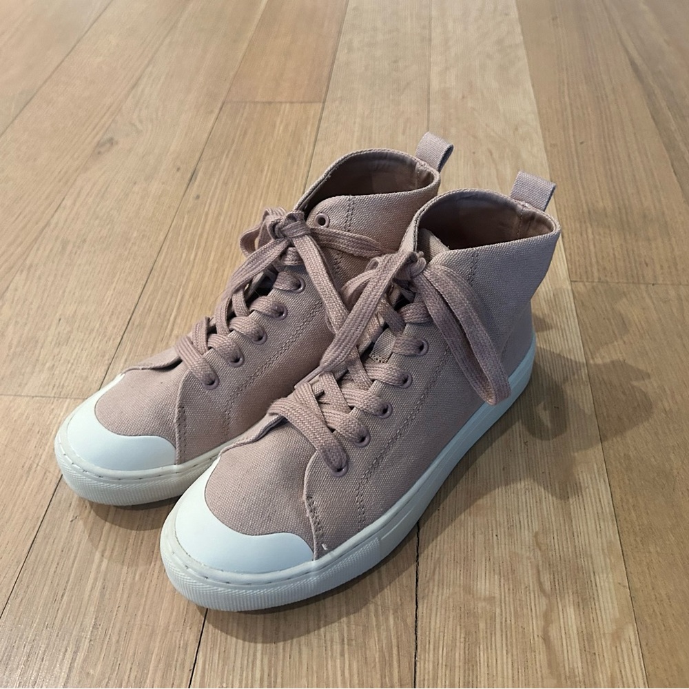 Light Pink Converse